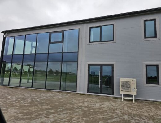 PARDUODAMAS SUKOMPLEKTUOTAS METALINIS ANGARAS – 12×30 m (360 m²). GALIMI IR KITŲ DYDŽIŲ ANGARAI