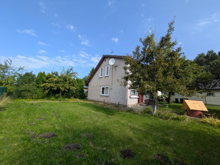 Šernų soduose parduodamas mūrinis sodo namas