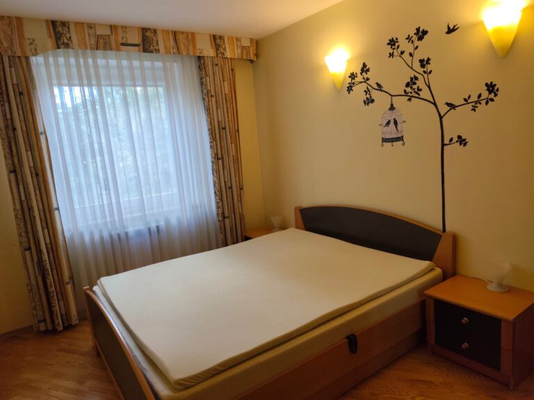 Nuomojamas jaukus ir šviesus 3 kambarių 64 kv. m. butas Antakalnyje su visais baldais ir buitine technika