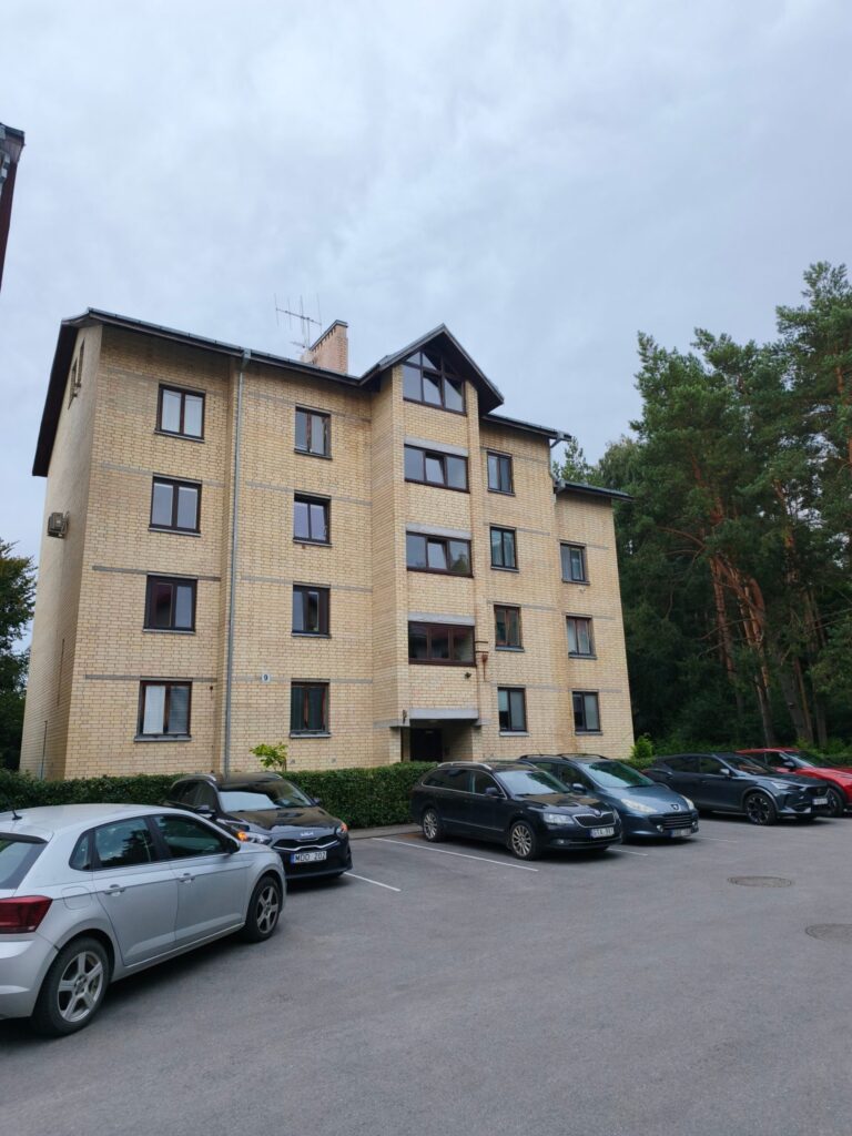 ŠVIESUS IR JAUKUS 2 KAMBARIŲ BUTAS PRIE MIŠKO LAZDYNUOSE