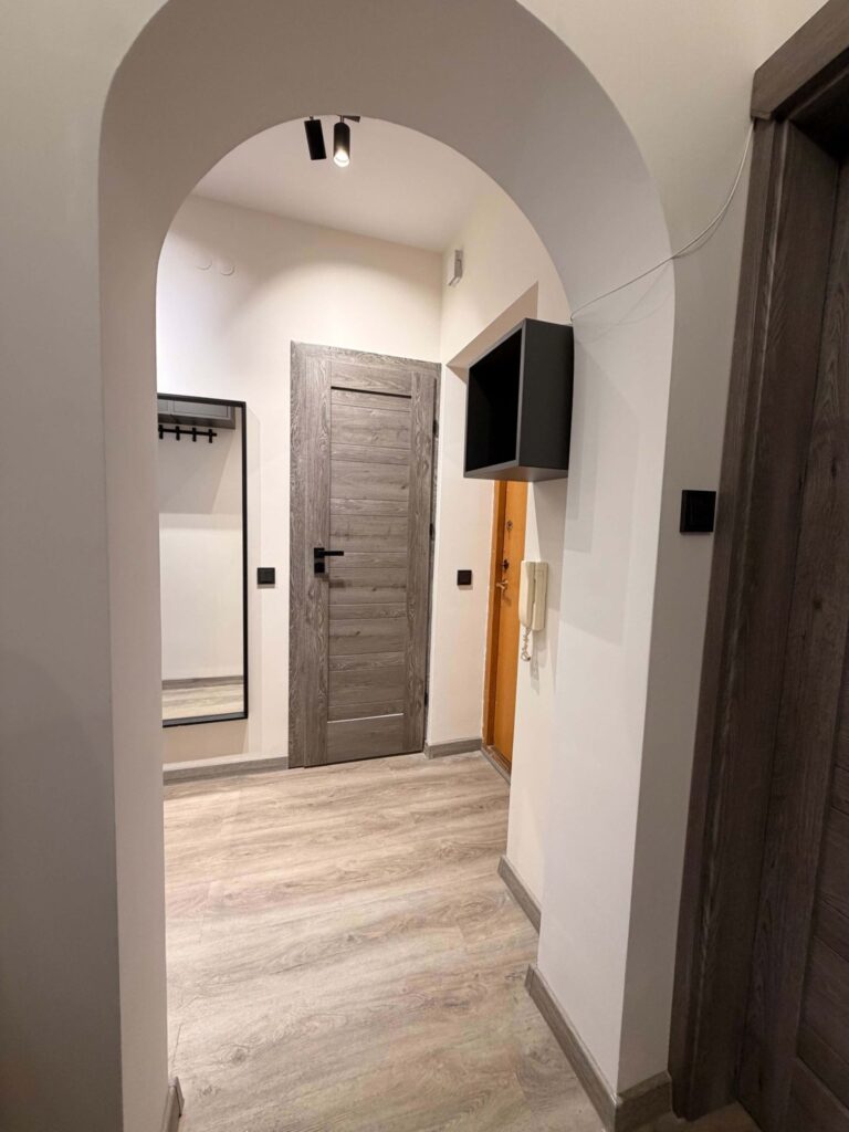 ŠVIESUS IR JAUKUS 2 KAMBARIŲ BUTAS PRIE MIŠKO LAZDYNUOSE