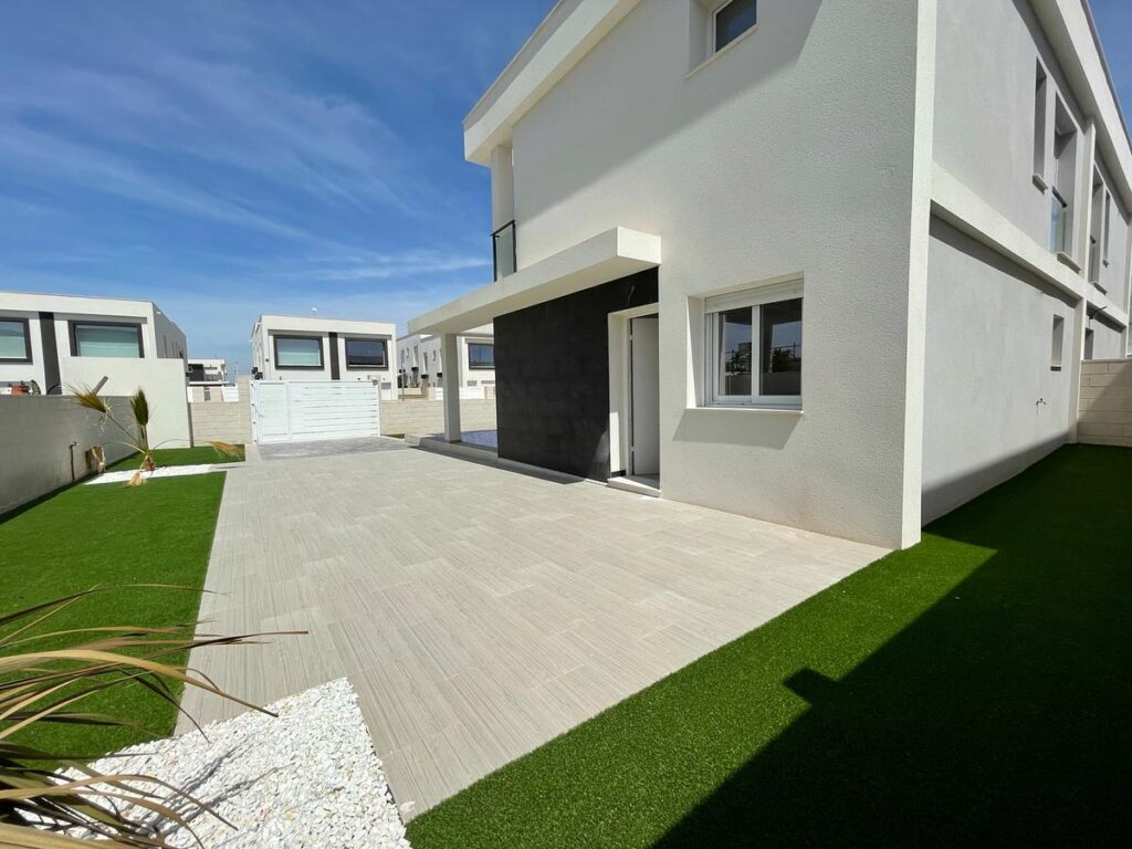 LINDA – Gran Alacant vila Ispanijoje